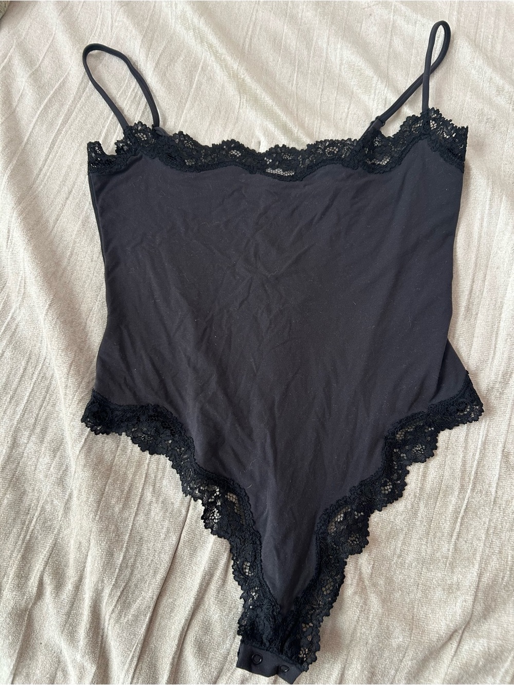 SKIMS Fits Everybody Lace Cami Thong Bodysuit in Onyx - Picture 5 of 9